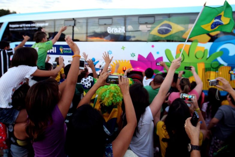 Brazylijczycy świętują, ale pięniądze idą głównie poza kraj