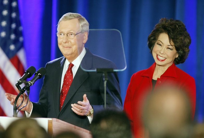 Lider republikanów, senator Mitch McConnell z żoną Elaine Chao.
