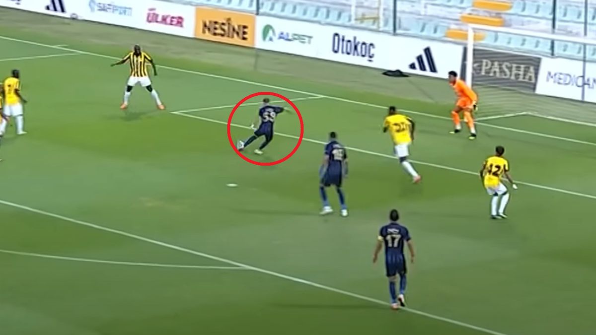 YouTube / Fenerbahce SK / Na zdjęciu: gol Szymańskiego