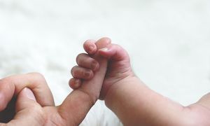 Nie żyje miesięczna dziewczynka. Są zarzuty dla rejestratorki