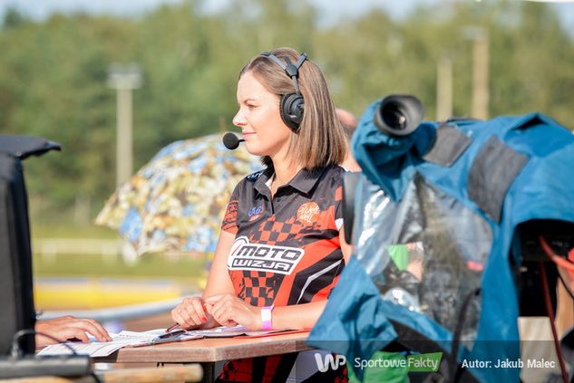W 2. połowie 2020 roku Joanna Cedrych wróciła do żużla, prowadząc studio w Motowizji, w sezonie 2022 stanie za mikrofonem w Eleven Sports