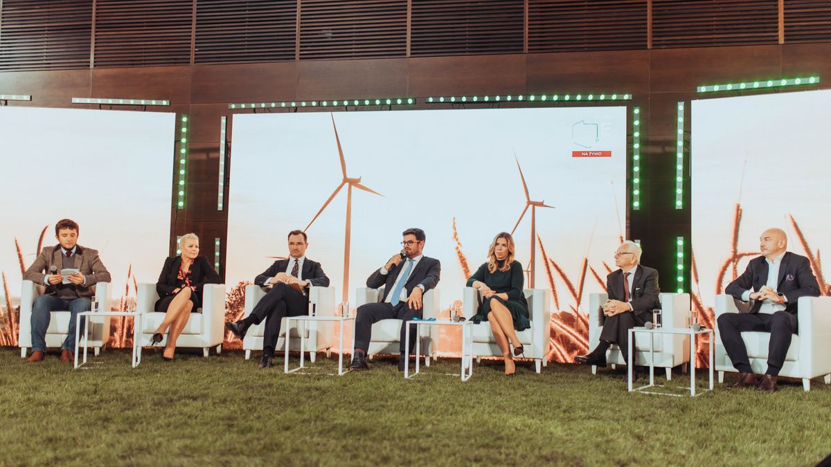 Panel "Oszczędzanie energii w dobie kryzysu".