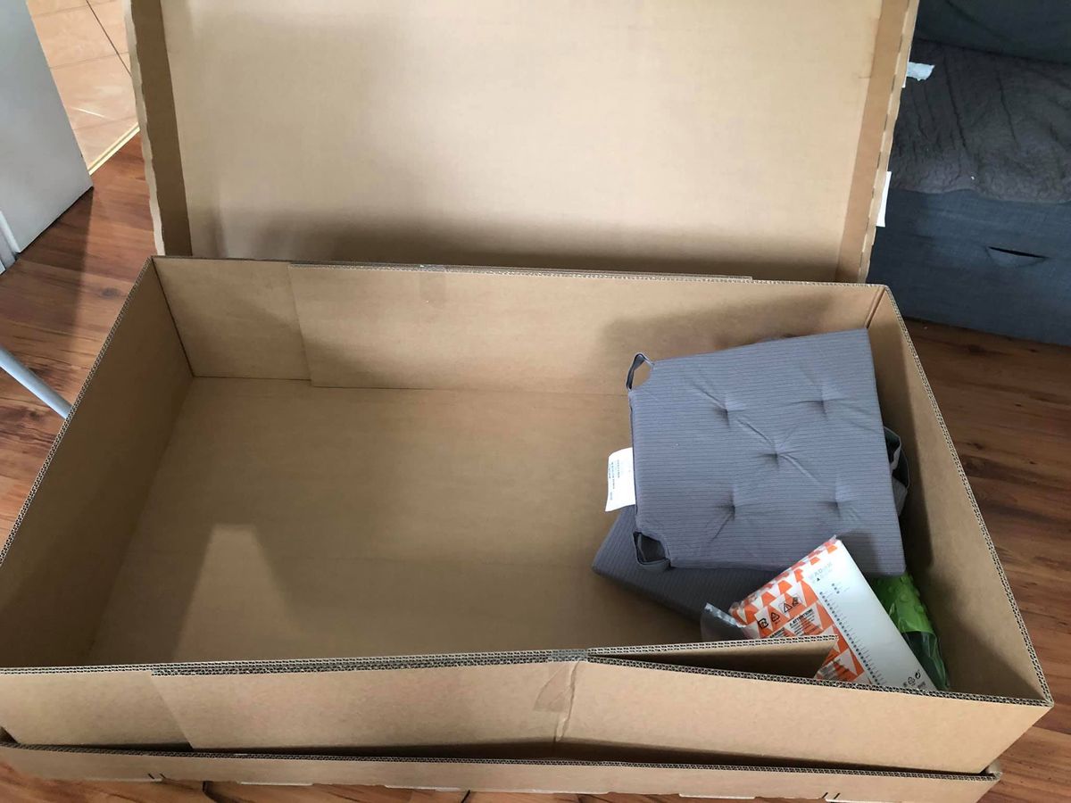 Kuriozalna przesyłka z Ikea. Wielki karton, a w nim parę drobiazgów