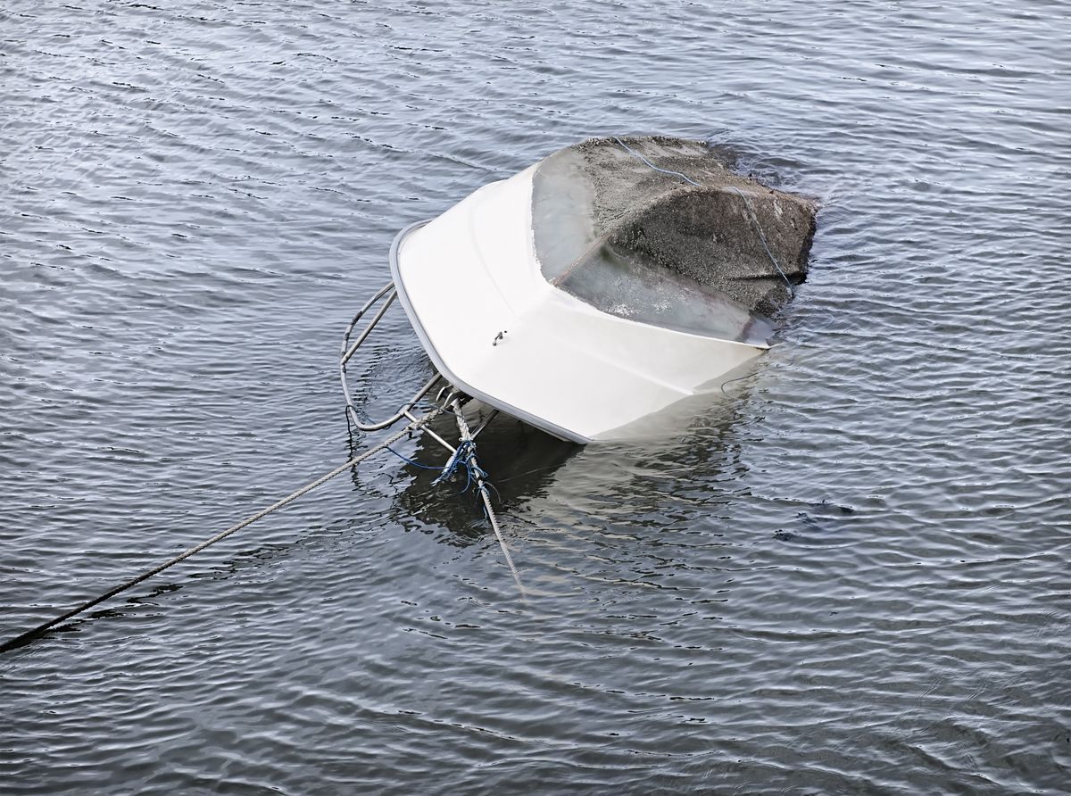 Przewrócona łódź, zdjęcie poglądowe