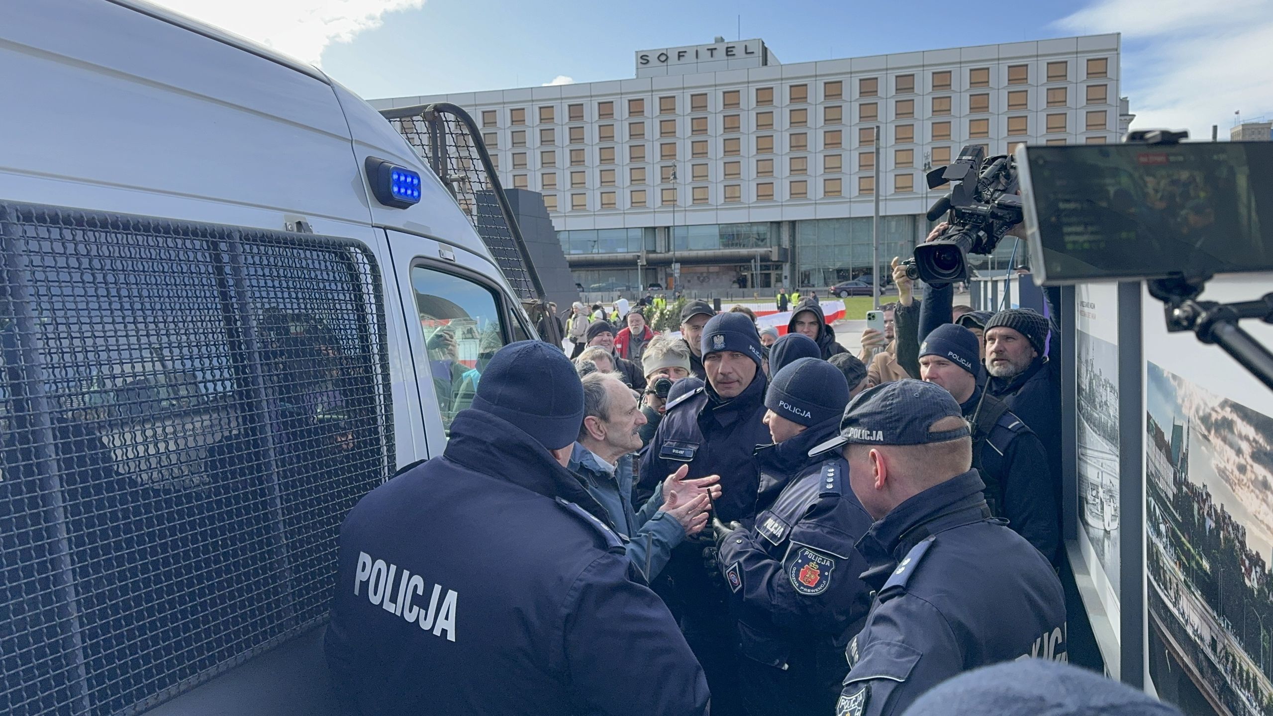 Awantura pod pomnikiem smoelńskim.