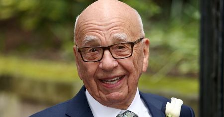 Murdoch wykłada 14 mld dolarów na akcje Sky. Pomagają mu Brexit i Trump