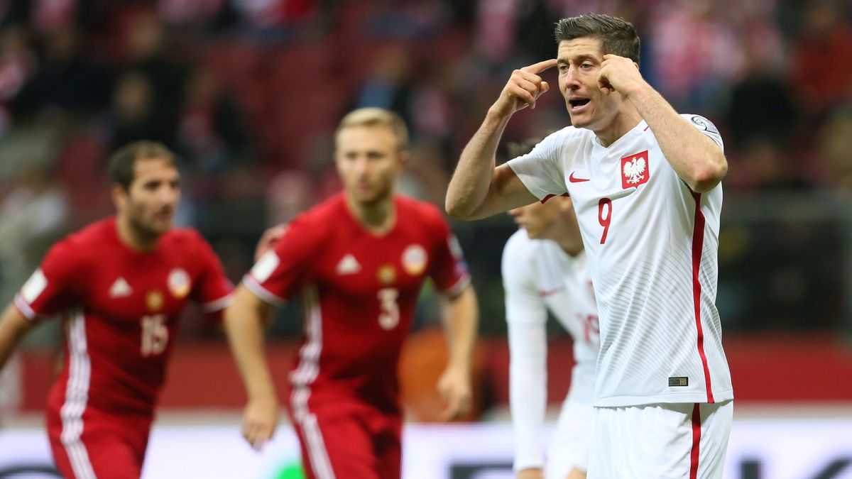 PAP / Leszek Szymański / Robert Lewandowski podczas meczu z Danią