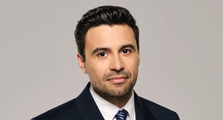 Kolejny debiut w TVN24 o poranku. Wojciech Skrzypek nowym prezenterem