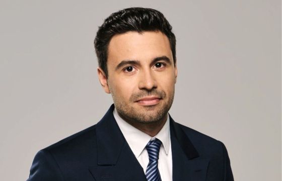 Kolejny debiut w TVN24 o poranku. Wojciech Skrzypek nowym prezenterem