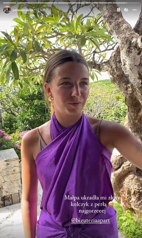 Julia Wieniawa żali się, że balijska małpa ukradła jej kolczyk. Też jesteście wstrząśnięci? 