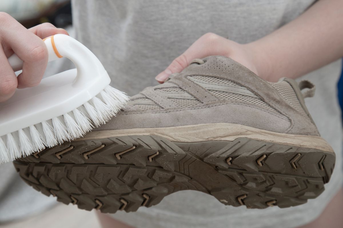 Są proste sposoby na przemakające buty