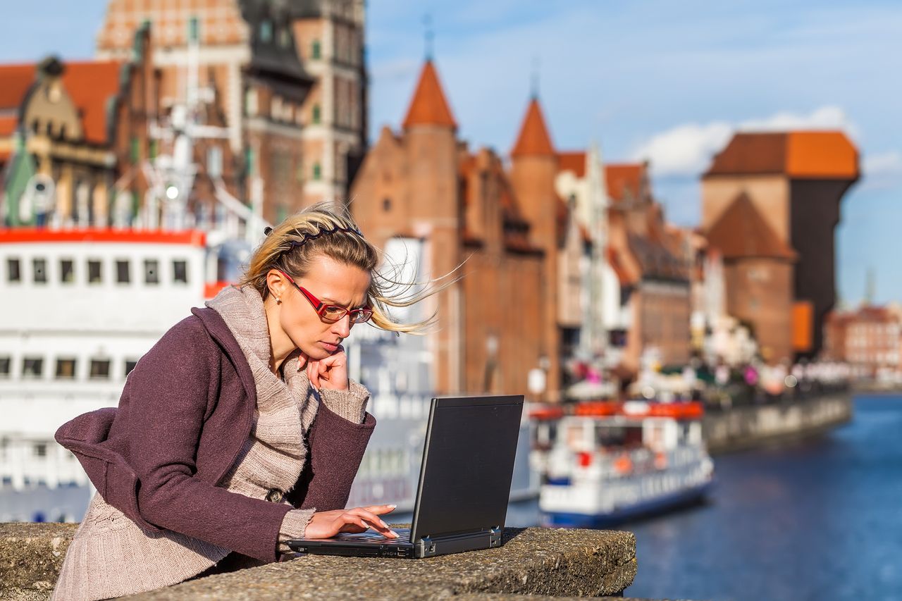 62,7% Polaków korzysta z Internetu, 8% z mobilnego, a za usługi płacimy niechętnie