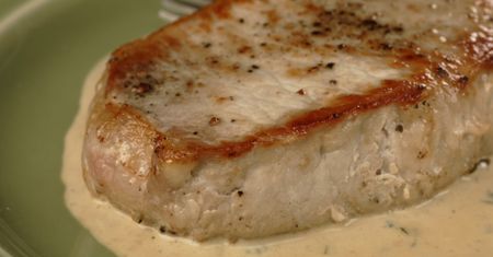 Kotlet schabowy duszony w mleku. Rozpływa się w ustach