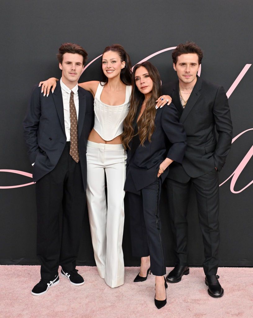 Victoria Beckham z synami - Brooklynem i Cruzem oraz synową