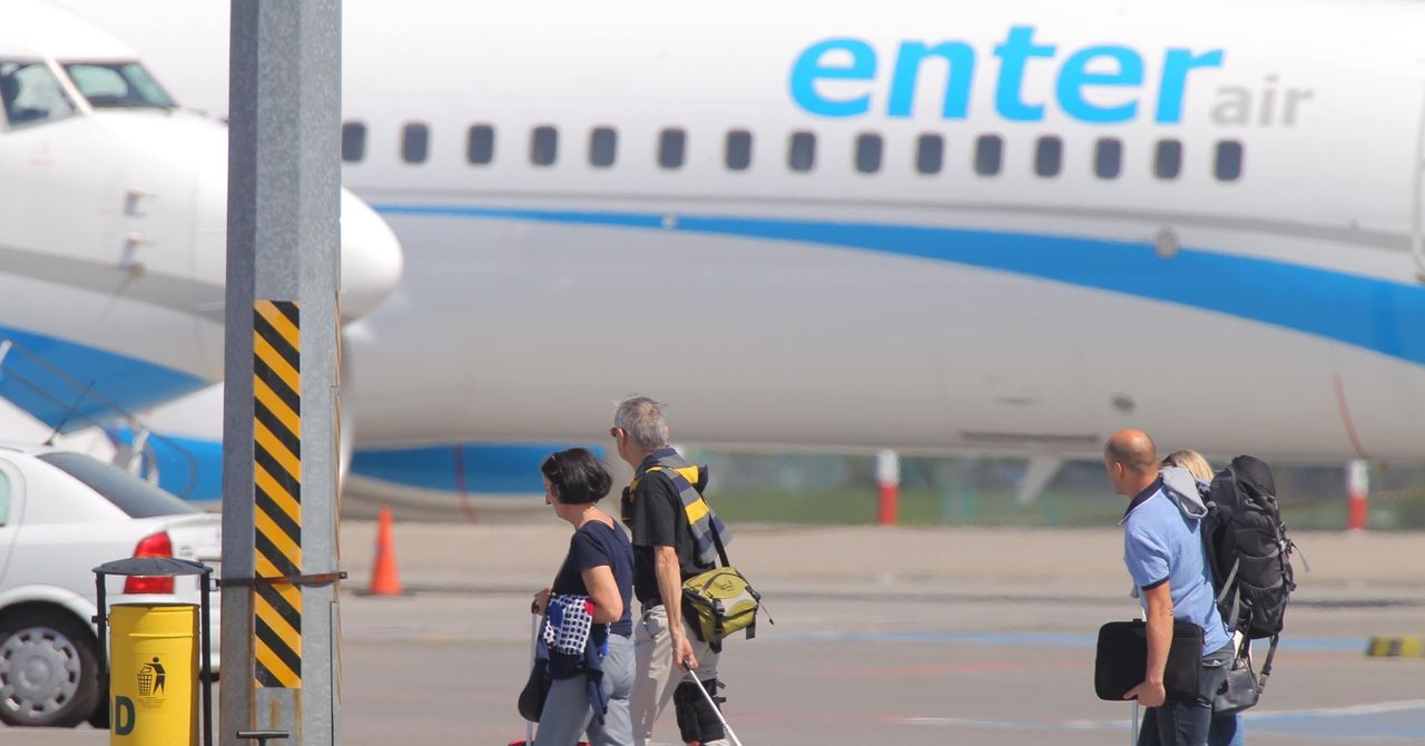 Pasażerowie z Poznania uziemieni na lotnisku w Atenach. Mieli dolecieć na Zakynthos, ale pogoda nie pozwoliła na lądowanie