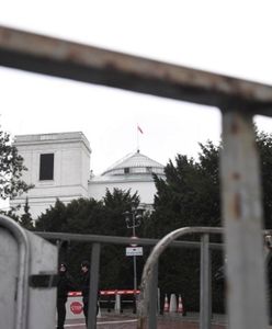 Sejm ogrodzono barierkami. Dziennikarze bez tymczasowych przepustek