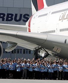 Pierwszy Airbus A380 w służbie Emiratów