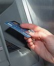 Bank ogranicza seniorom wypłaty z bankomatów