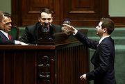 Debata nad odwołaniem Nowaka. Dostał pluskwę w prezencie