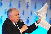 Kaczyński prezentuje nowe formularze PIT