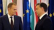 Donald Tusk i Victor Orban podczas spotkania w Warszawie w grudniu 2010 r.