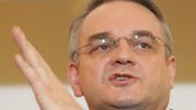 Wicepremier, minister gospodarki Waldemar Pawlak podczas konferencji prasowej.