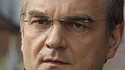 Waldemar Pawlak nie dość, że obiecuje pomoc finansową producentom aut, to jeszcze niedawno bez zażenowania reklamował samochody Toyoty.