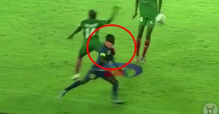 #dziejesiewsporcie: atak jak z kung-fu! Piłkarz-brutal znokautował rywala