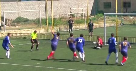 #dziejesiewsporcie: gol nie z tej ziemi. "Strzelił" go… sędzia!