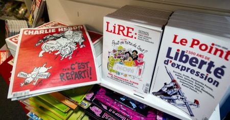 Charlie Hebdo publikuje rysunki na temat Chóru Aleksandrowa. Rosyjskie ministerstwo obrony reaguje