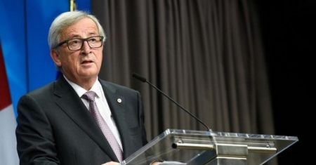Jean-Claude Juncker napisał o Fidelu Castro. KE odpowiada na krytykę