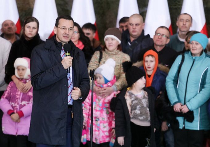 Mateusz Morawiecki powitał repatriantów z Kazachstanu