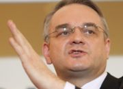 Wicepremier, minister gospodarki Waldemar Pawlak podczas konferencji prasowej.
