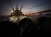 Zatoka Meksykańska: rura zbiera ropę do zbiorników
