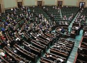 Sejm uchwalił ustawę okołobudżetową z poprawkami PO