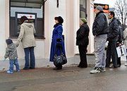 Bankomat wypłacał za dużo pieniędzy. Ustawiła się do niego kolejka