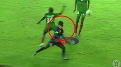 #dziejesiewsporcie: atak jak z kung-fu! Piłkarz-brutal znokautował rywala