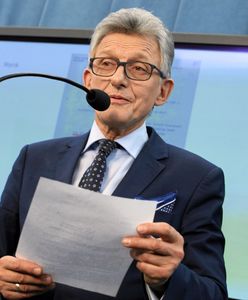 "Krosno przeprasza za Stanisława Piotrowicza". Protest przed biurem posła PiS
