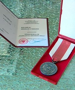 Major odsyła medal do MON w proteście przeciwko odznaczeniu Bartłomieja Misiewicza