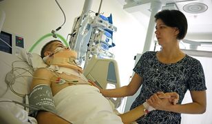 Przykuty do łóżka po skoku do wody. Pilnie potrzebuje rehabilitacji