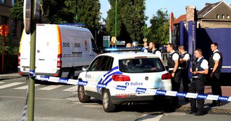 Nożownik zaatakował dwóch policjantów w Brukseli