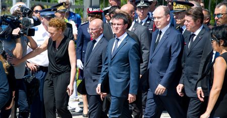 Minuta ciszy ku czci ofiar w Nicei. Premier Francji wygwizdany