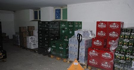 Włamał się do składu piwa i pił przez pięć dni. Policjanci szukali go jako zaginionego