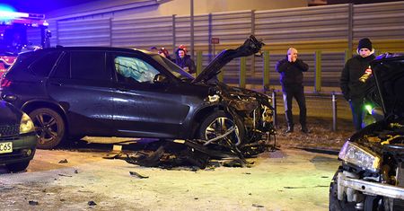 Prokuratura przesłuchuje świadków wypadku z udziałem auta Macierewicza