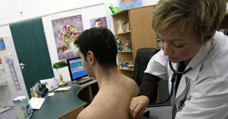 Coraz więcej chorych na grypę. GIS podał liczby