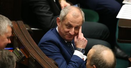 Nie podniesiemy wieku emerytalnego. Będziemy zachęcać ludzi, by dłużej pracowali - mówi Sławomir Neumann