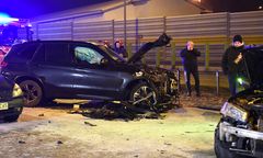 Prokuratura przesłuchuje świadków wypadku z udziałem auta Macierewicza