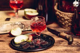 Wino z czarnego bzu – właściwości i przepis