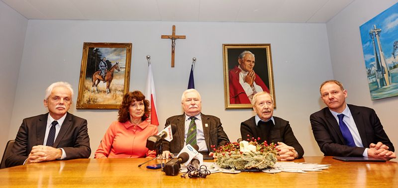 Lech Wałęsa zgodził się na spotkanie sił opozycji w jego biurze w Gdańsku