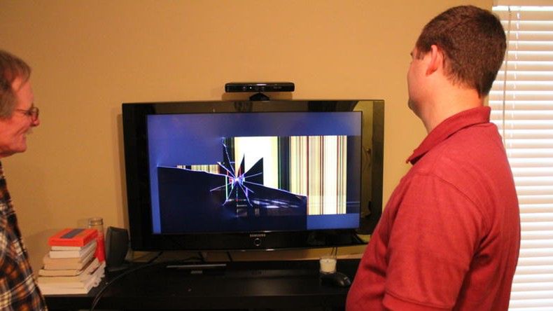 Moja obrączka to zagrożenie dla telewizora! :O 1